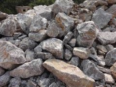 哪些石頭可以制砂，河卵石制砂機(jī)大概多少錢呢